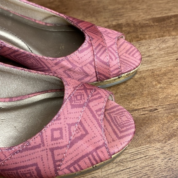 Life Stride Coral Peep Toe Slip On Wedge Fabric Sandals Size 6.5 - Picture 5 of 13